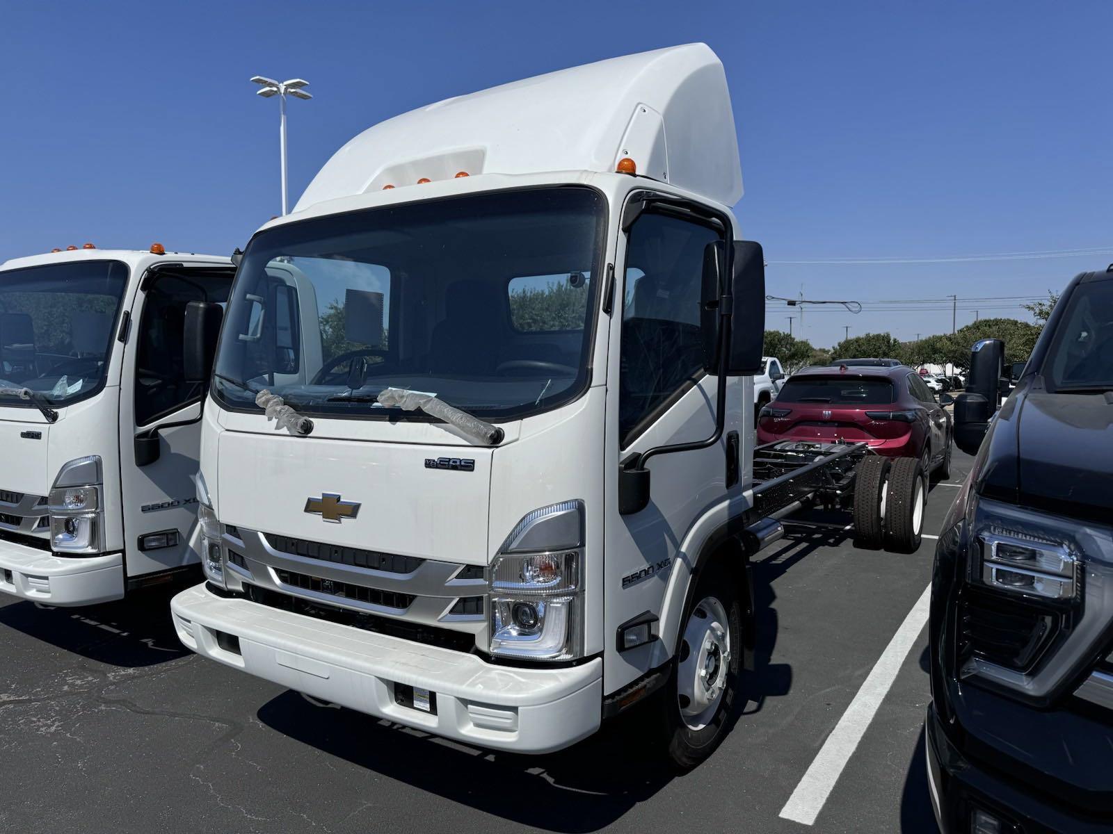 2025 Chevrolet Low Cab Forward 5500 XG Vehicle Photo in GEORGETOWN, TX 78626-7508