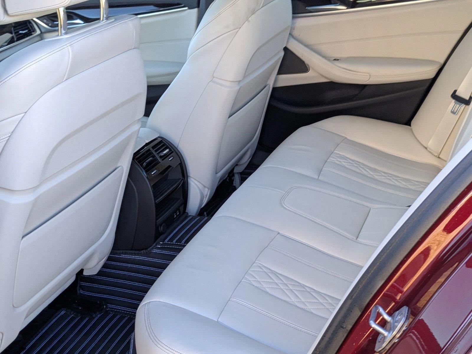 2023 BMW 5 Series Vehicle Photo in TIMONIUM, MD 21093-2300