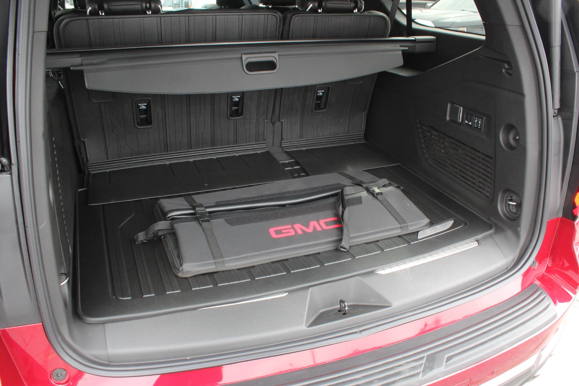 2025 GMC Yukon XL Vehicle Photo in AURORA, CO 80012-4011