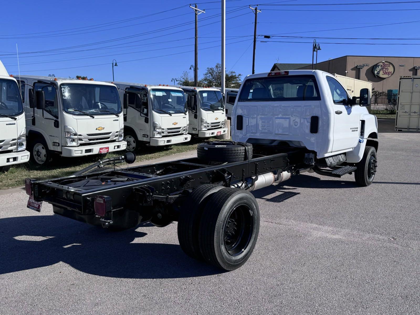 2024 Chevrolet Silverado 5500 HD Vehicle Photo in GEORGETOWN, TX 78626-7508