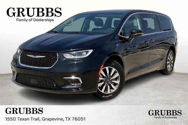 2024 Chrysler Pacifica Vehicle Photo in Grapevine, TX 76051