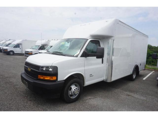 2023 Chevrolet Express Cutaway 4500 Vehicle Photo in ALCOA, TN 37701-3235