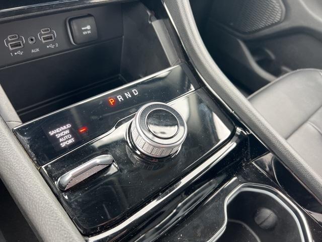 2023 Jeep Grand Cherokee L Vehicle Photo in GREEN BAY, WI 54304-5303