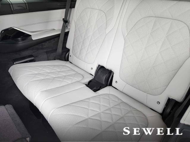 2025 BMW X7 xDrive40i Vehicle Photo in PLANO, TX 75024