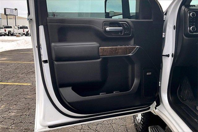 2021 GMC Sierra 2500 HD Vehicle Photo in TOPEKA, KS 66609-0000