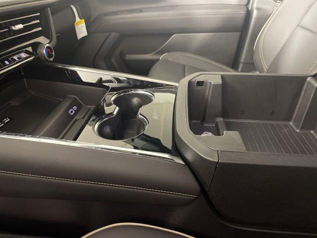 2025 Chevrolet Suburban Vehicle Photo in PHOENIX, AZ 85014-3381