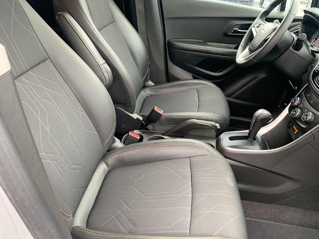 2022 Chevrolet Trax Vehicle Photo in MOON TOWNSHIP, PA 15108-2571