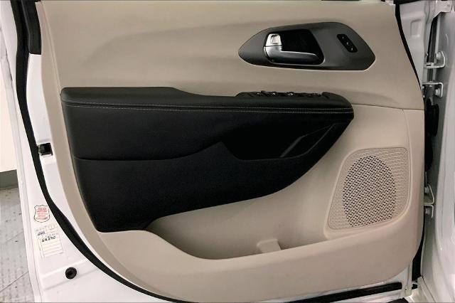 2023 Chrysler Pacifica Vehicle Photo in Kansas City, MO 64114