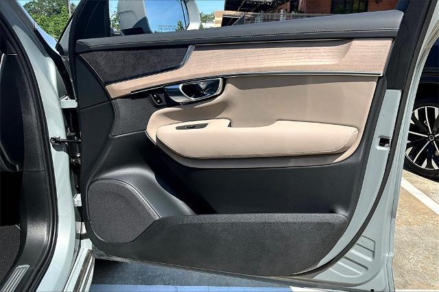 2025 Volvo XC90 Vehicle Photo in Houston, TX 77007