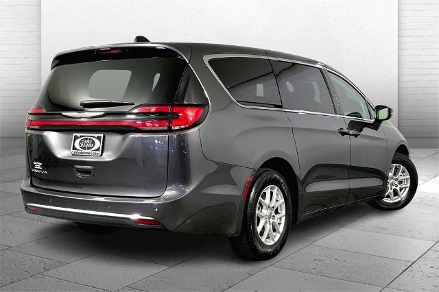 2023 Chrysler Pacifica Vehicle Photo in Lees Summit, MO 64086