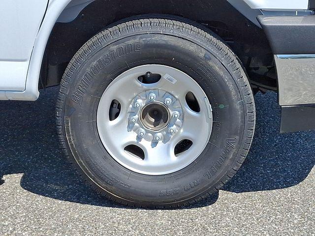 2025 Chevrolet Express Cutaway 3500 Vehicle Photo in DANBURY, CT 06810-5034