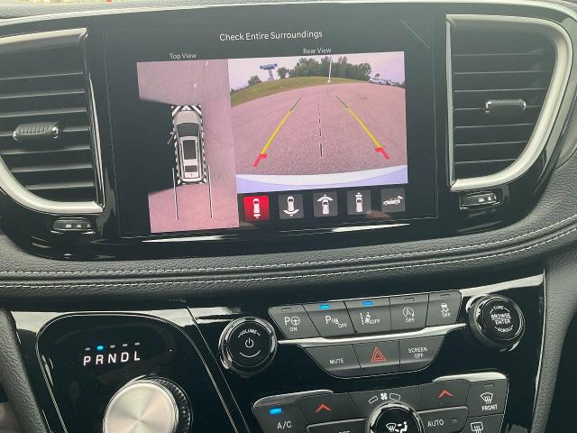 2025 Chrysler Pacifica Vehicle Photo in Kaukauna, WI 54130