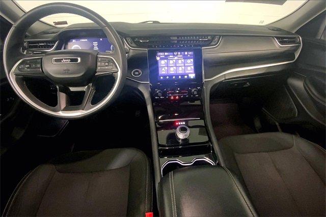 2023 Jeep Grand Cherokee L Vehicle Photo in KANSAS CITY, MO 64114-4502
