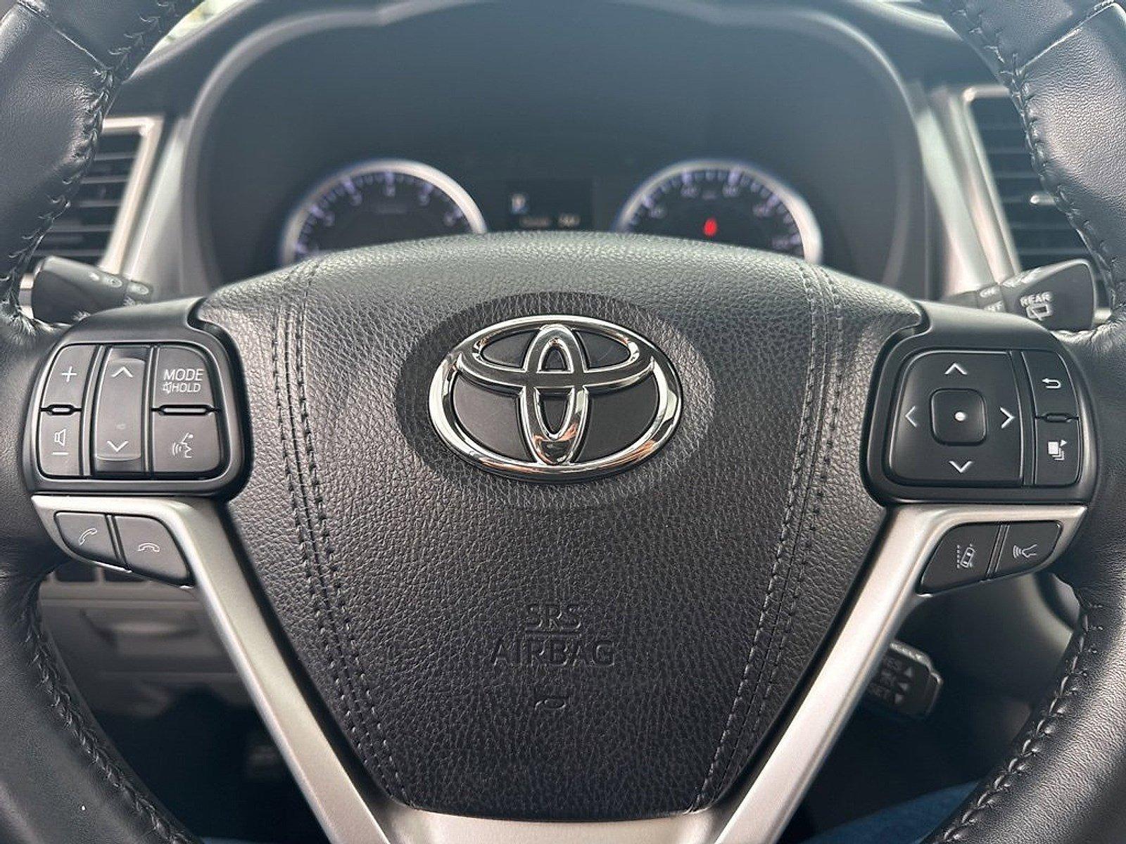 2018 Toyota Highlander Vehicle Photo in Harrisburg, PA 17111