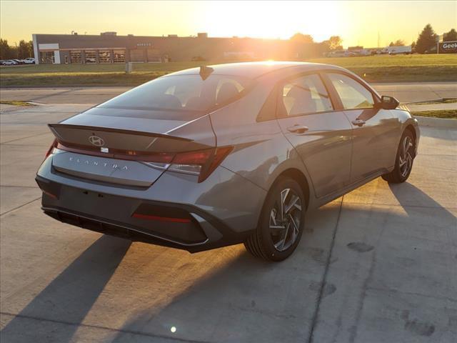 2025 Hyundai ELANTRA Vehicle Photo in Peoria, IL 61615