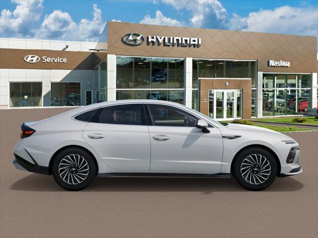 2025 Hyundai SONATA Hybrid Vehicle Photo in Nashua, NH 03060