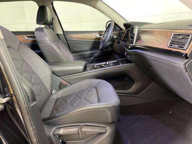 2024 Volkswagen Atlas Vehicle Photo in PHOENIX, AZ 85014-3381