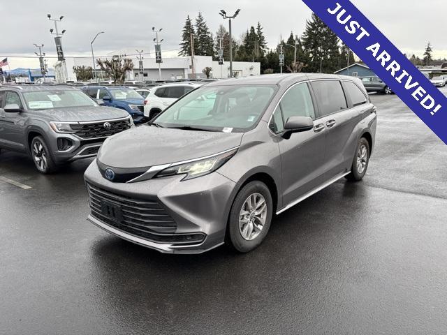 2022 Toyota Sienna Vehicle Photo in Puyallup, WA 98371