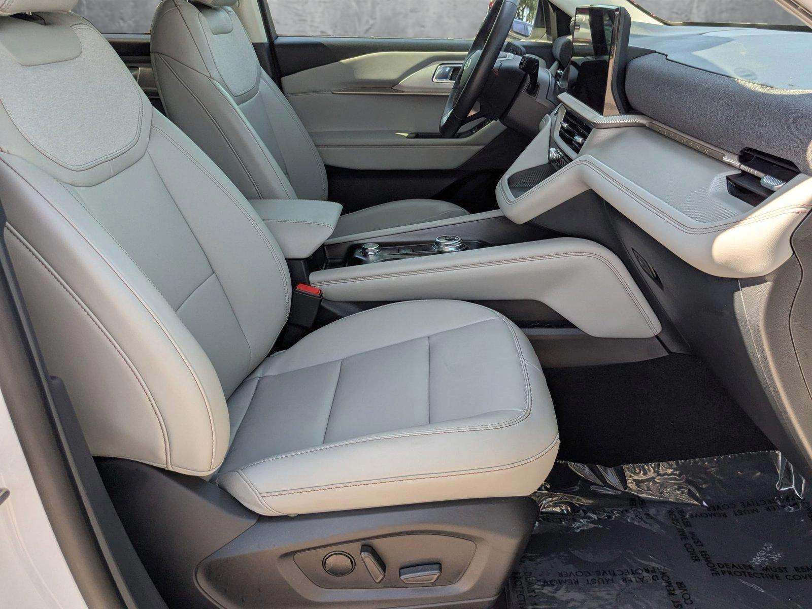 2025 Ford Explorer Vehicle Photo in St. Petersburg, FL 33713
