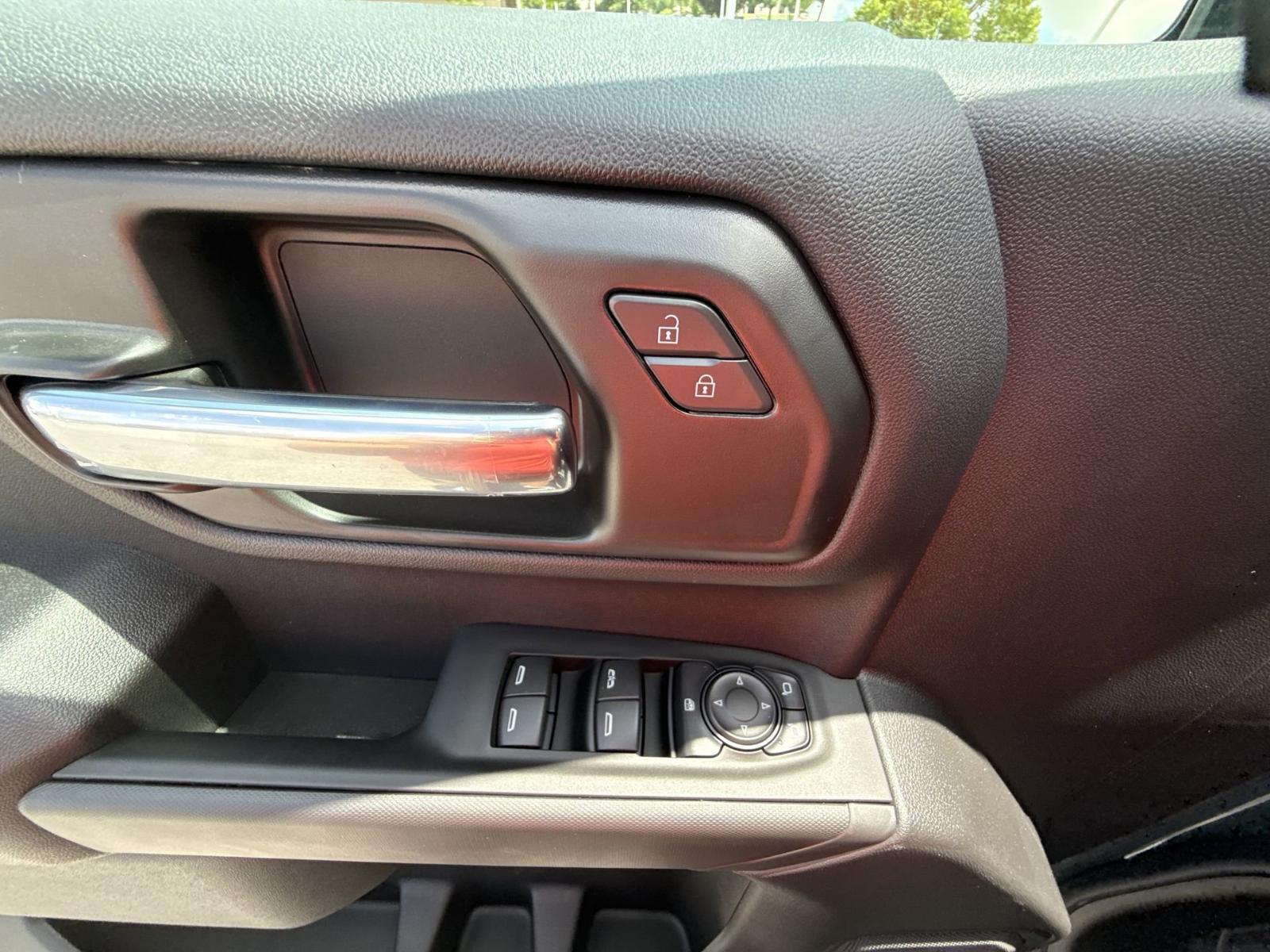 2025 Chevrolet Silverado 1500 Vehicle Photo in BENTONVILLE, AR 72712-4322