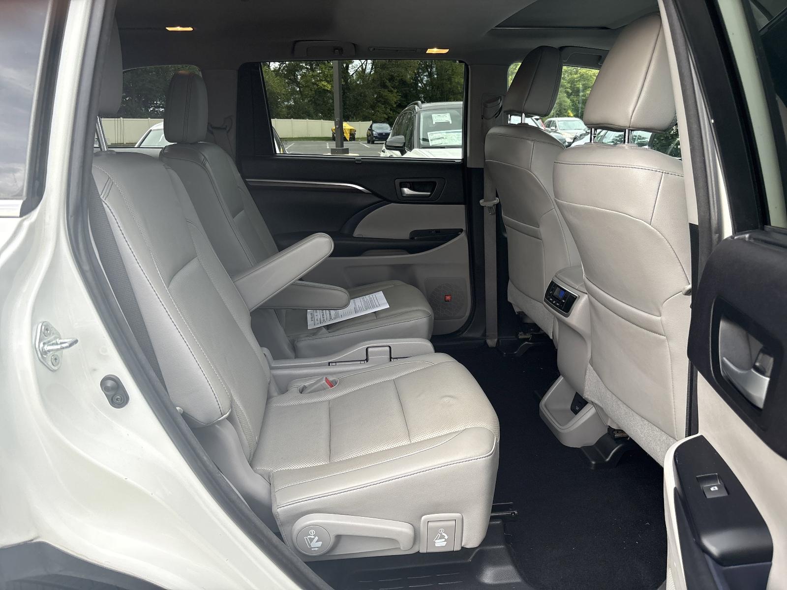2016 Toyota Highlander Vehicle Photo in Mechanicsburg, PA 17050