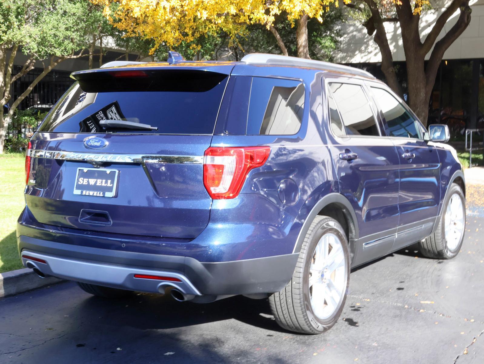 2017 Ford Explorer Vehicle Photo in DALLAS, TX 75209-3095