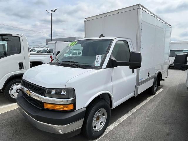 2023 Chevrolet Express Cutaway 3500 Vehicle Photo in ALCOA, TN 37701-3235