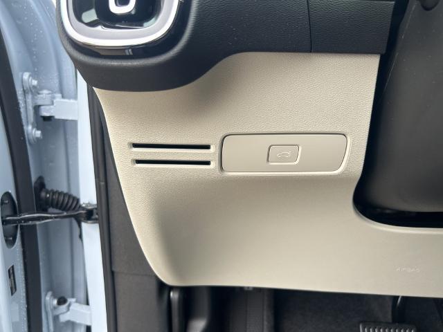 2025 Volvo XC40 Vehicle Photo in Grapevine, TX 76051