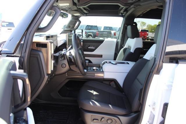 2025 GMC HUMMER EV SUV Vehicle Photo in Greenville, TX 75402