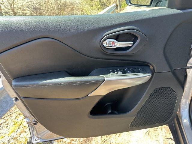 2019 Jeep Cherokee Vehicle Photo in MEDINA, OH 44256-9631