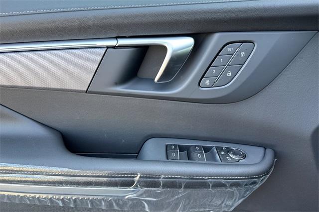 2025 Buick Enclave Vehicle Photo in ELK GROVE, CA 95757-8703
