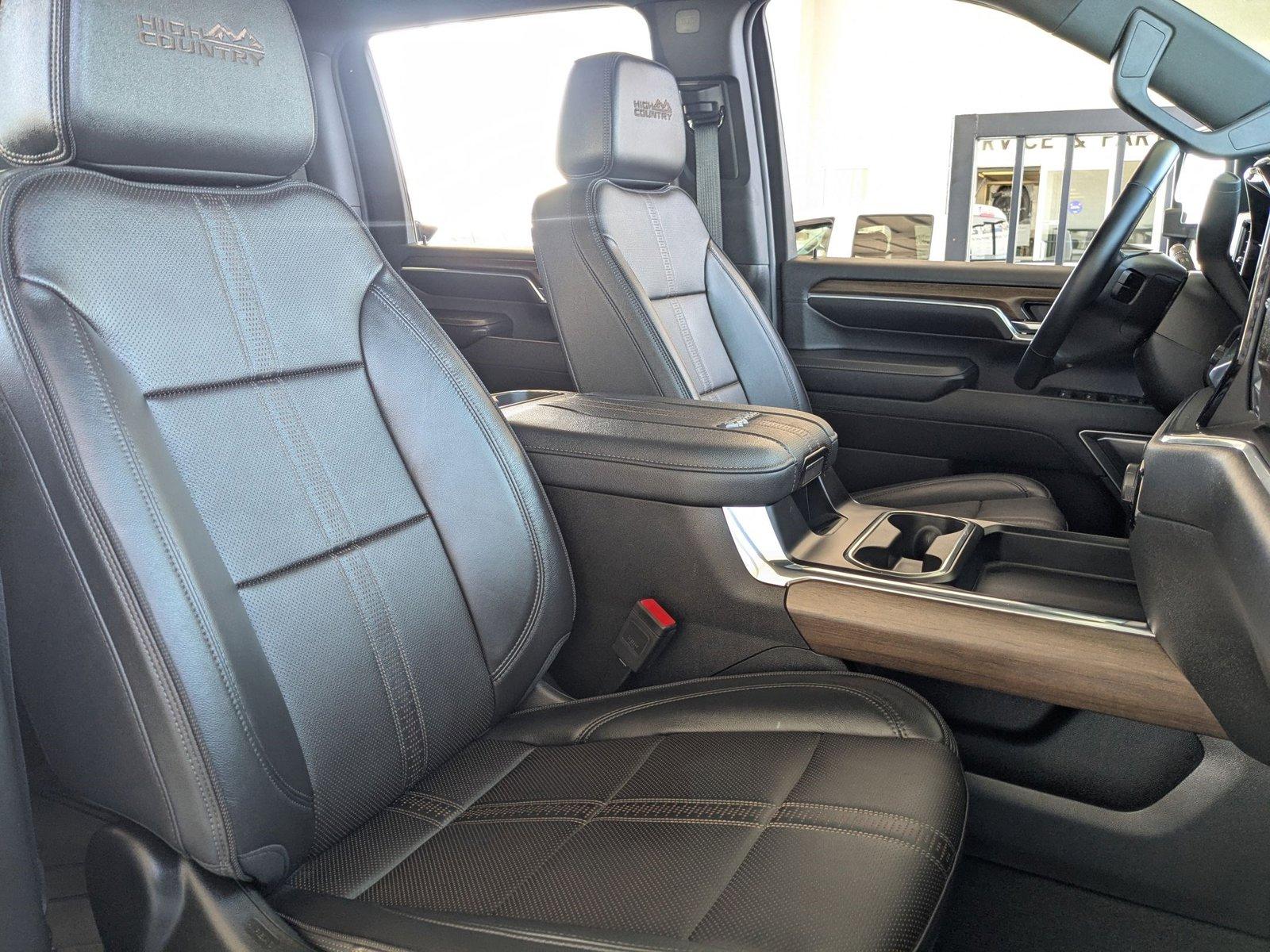 2024 Chevrolet Silverado 2500 HD Vehicle Photo in VALENCIA, CA 91355-1705