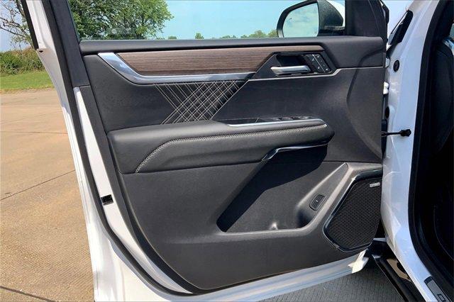 2024 GMC Acadia Vehicle Photo in TOPEKA, KS 66609-0000