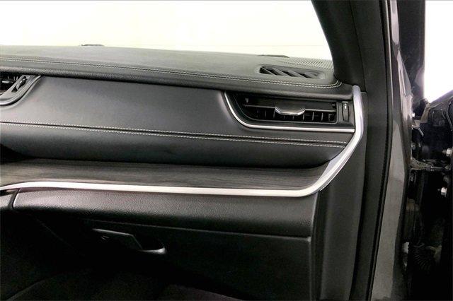 2024 Jeep Grand Cherokee L Vehicle Photo in KANSAS CITY, MO 64114-4502