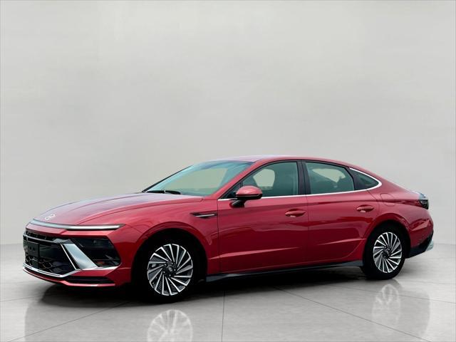 2025 Hyundai SONATA Hybrid Vehicle Photo in Green Bay, WI 54304