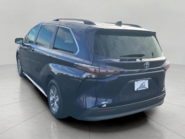 2023 Toyota Sienna Vehicle Photo in Green Bay, WI 54304