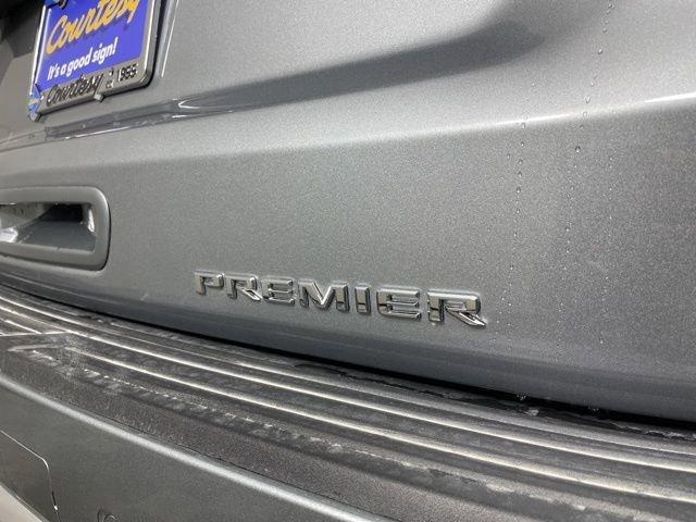 2025 Chevrolet Suburban Vehicle Photo in PHOENIX, AZ 85014-3381