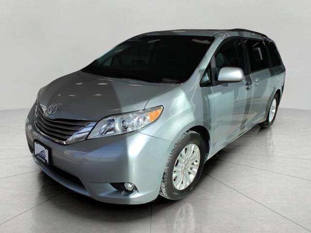 2017 Toyota Sienna Vehicle Photo in Green Bay, WI 54304