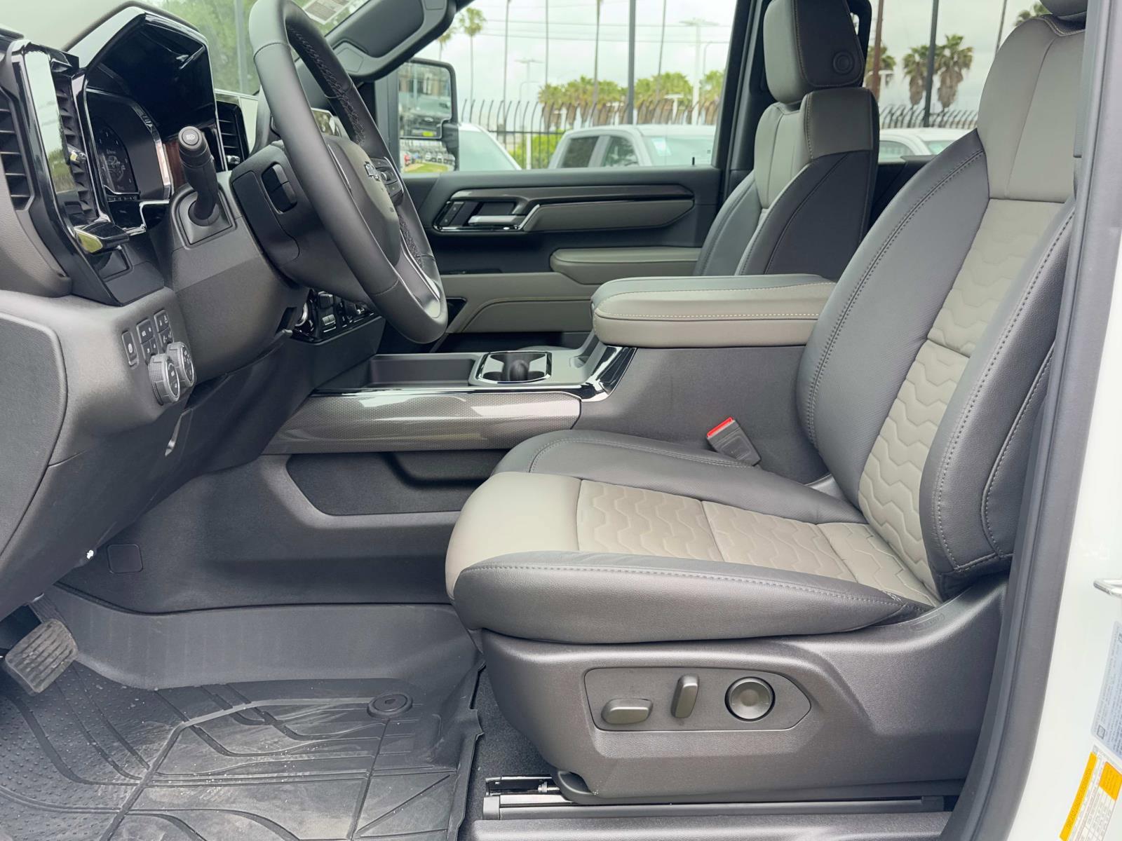 2025 Chevrolet Silverado 2500 HD Vehicle Photo in LOS ANGELES, CA 90007-3794