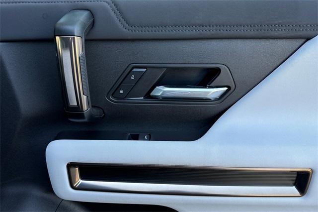 2025 GMC HUMMER EV SUV Vehicle Photo in ELK GROVE, CA 95757-8703