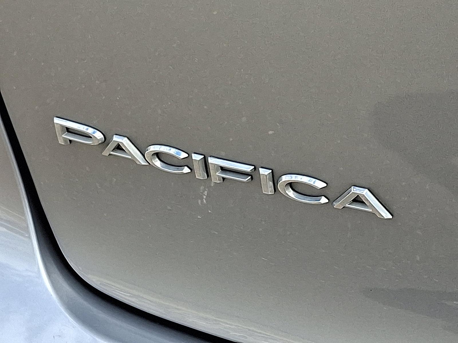 2017 Chrysler Pacifica Vehicle Photo in Trevose, PA 19053