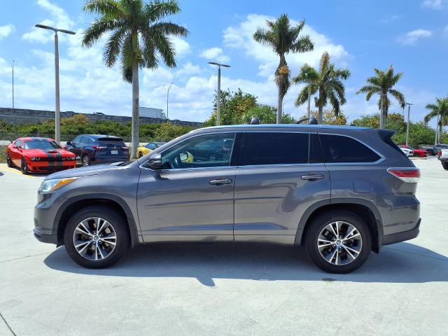 Used 2016 Toyota Highlander XLE with VIN 5TDJKRFH6GS257865 for sale in Delray Beach, FL