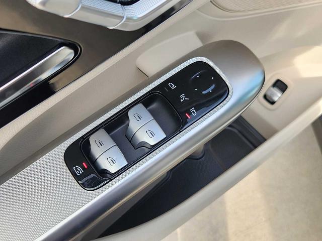2025 Mercedes-Benz GLC Vehicle Photo in HOUSTON, TX 77079