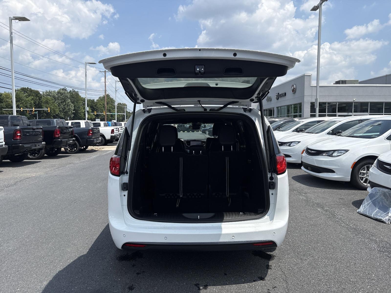 2025 Chrysler Voyager Vehicle Photo in Mechanicsburg, PA 17050-1707