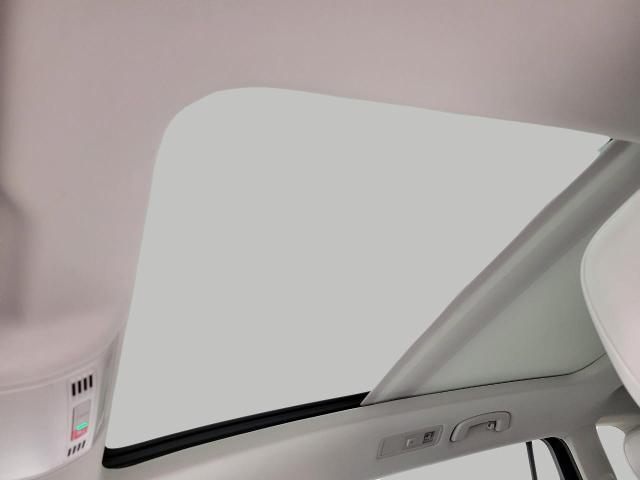 2022 Volkswagen Tiguan Vehicle Photo in GREEN BAY, WI 54303-3330