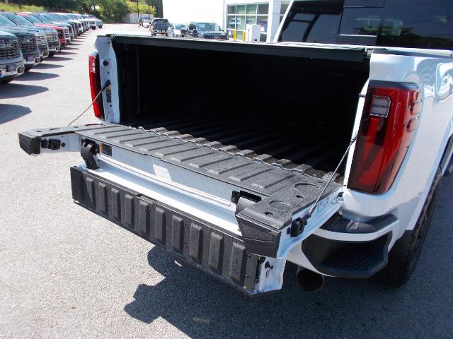 2024 GMC Sierra 2500 HD Vehicle Photo in LOWELL, MA 01852-4336