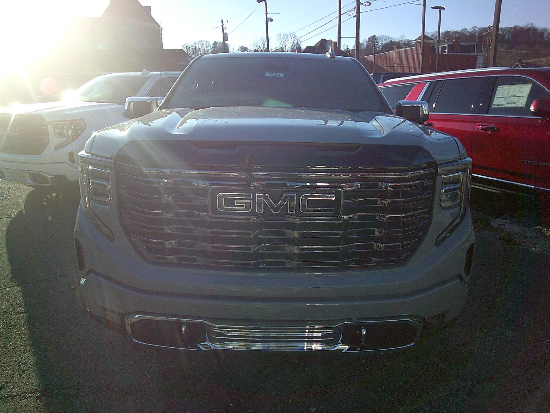 2025 GMC Sierra 1500 Vehicle Photo in KITTANNING, PA 16201-1536