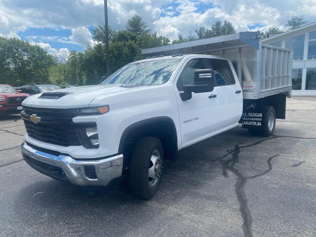 2024 Chevrolet Silverado 3500 HD Chassis Cab Vehicle Photo in LEOMINSTER, MA 01453-2952