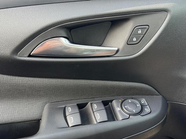 2025 Buick Envista Vehicle Photo in COLUMBIA, MO 65203-3903