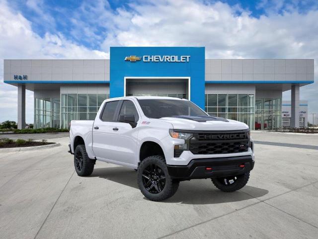 Summit White 2026 Chevrolet Silverado 1500 Custom Trail Boss Crew Cab 4WD Pickup Truck Four-Wheel Drive Automatic